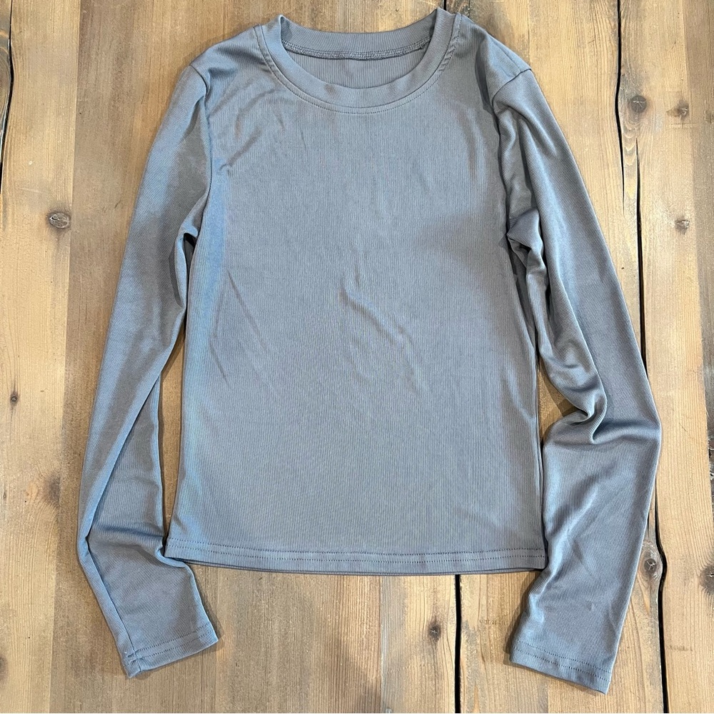 Gray Long Sleeve Athletic Basic Top